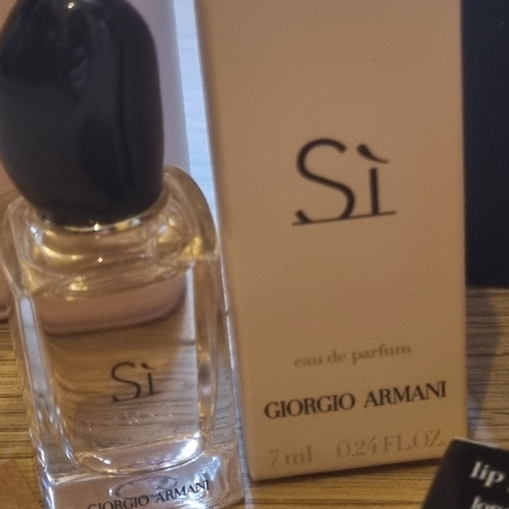 Armani si vanity case travel 7ml fragrance mini fluid & Lipstick gift set - Picture 3 of 6